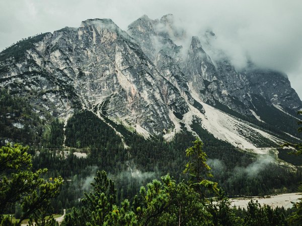 Où suivre des cours de yoga en pleine nature en Inde?